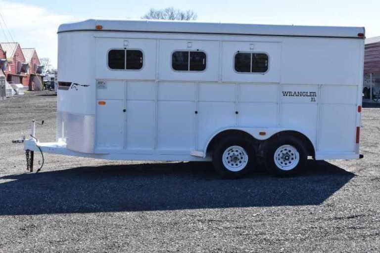 2002 Logan Coach 3HBP 3 Horse Trailer - Image 8
