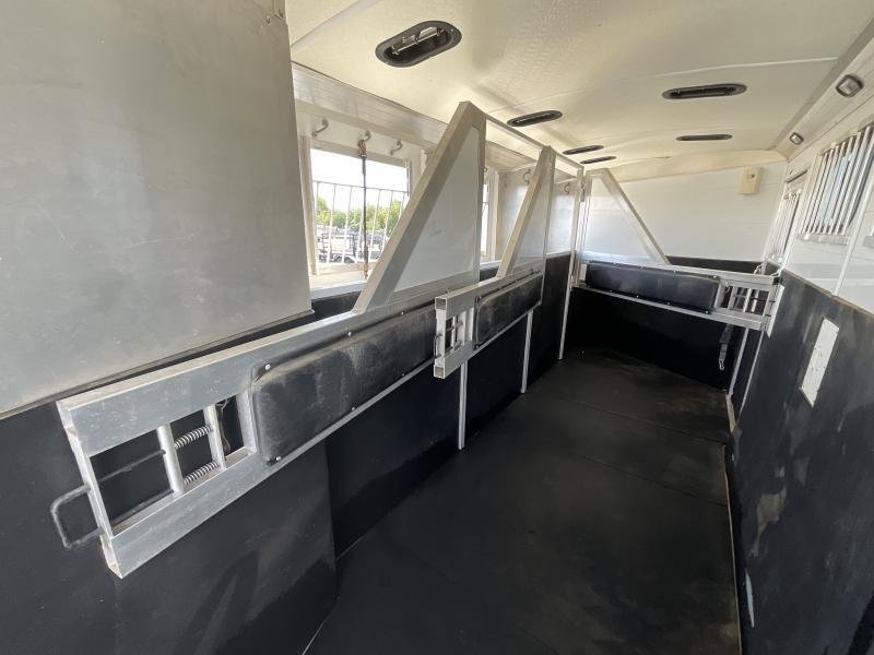 2005 Jamco 4 Horse Gooseneck Trailer - Image 12