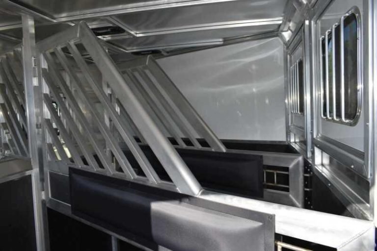 2018 Lakota 83HBPSL 3 Horse Trailer - Image 7