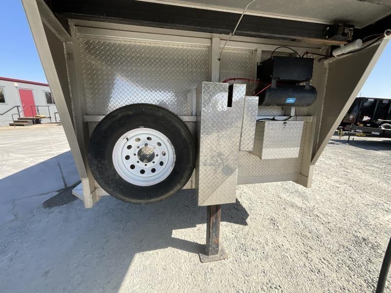 2005 Jamco 4 Horse Gooseneck Trailer - Image 33