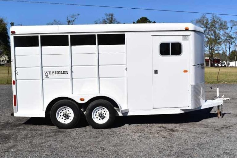 2002 Logan Coach 3HBP 3 Horse Trailer - Image 6