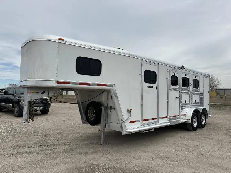 2004 Hart Trailers 3H GN Weekender Horse Trailer - Image 19