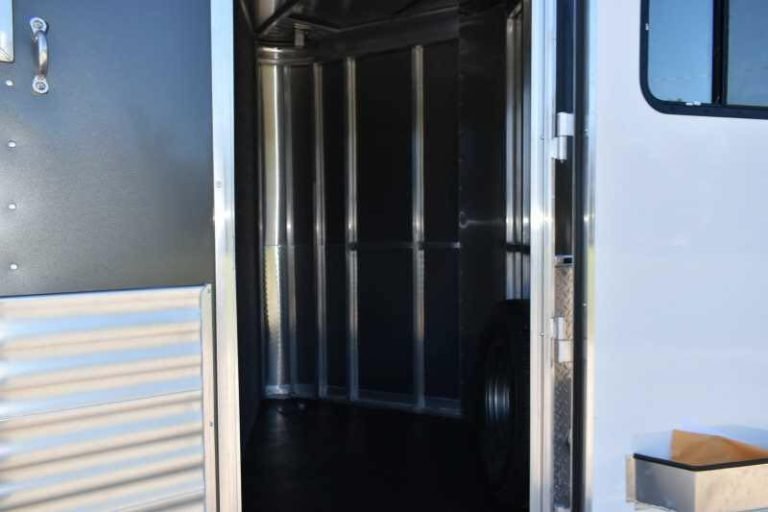 2018 Lakota 83HBPSL 3 Horse Trailer - Image 11