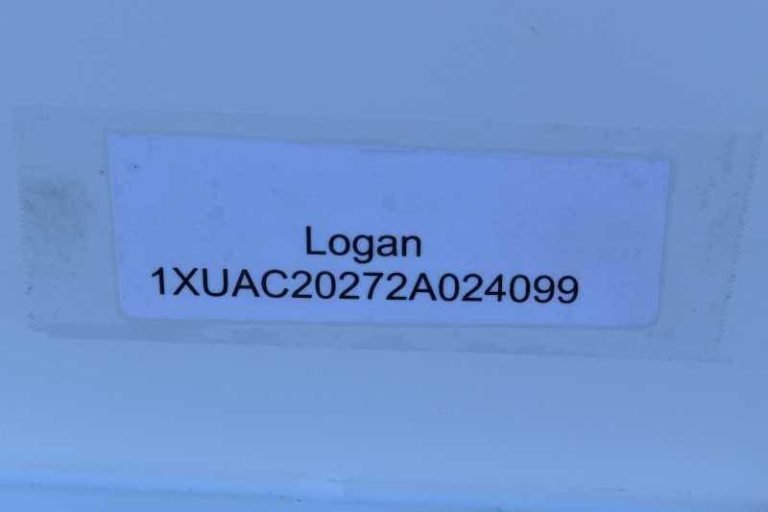 2002 Logan Coach 3HBP 3 Horse Trailer - Image 17