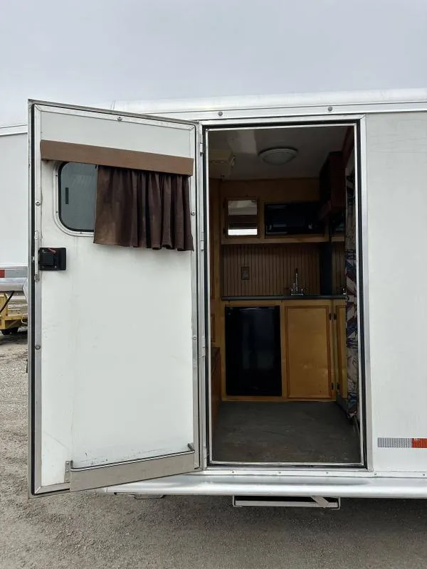 2004 Hart Trailers 3H GN Weekender Horse Trailer - Image 10