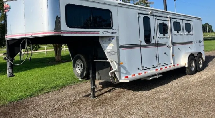 2004 Sundowner 3 Horse Weekender Horse Trailer - Image 15