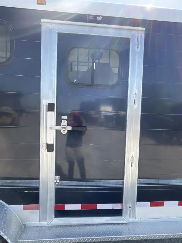 2005 Jamco 4 Horse Gooseneck Trailer - Image 7