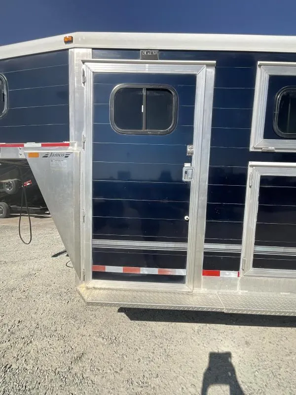 2005 Jamco 4 Horse Gooseneck Trailer - Image 30