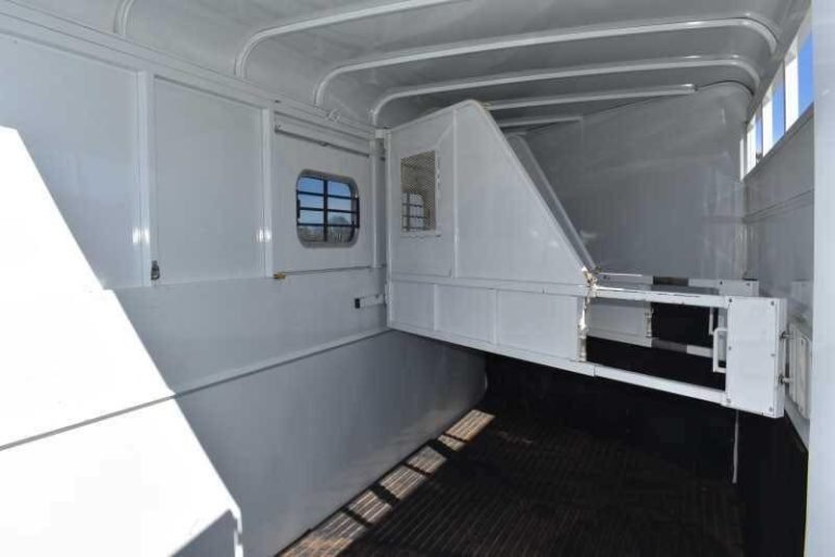 2002 Logan Coach 3HBP 3 Horse Trailer - Image 12