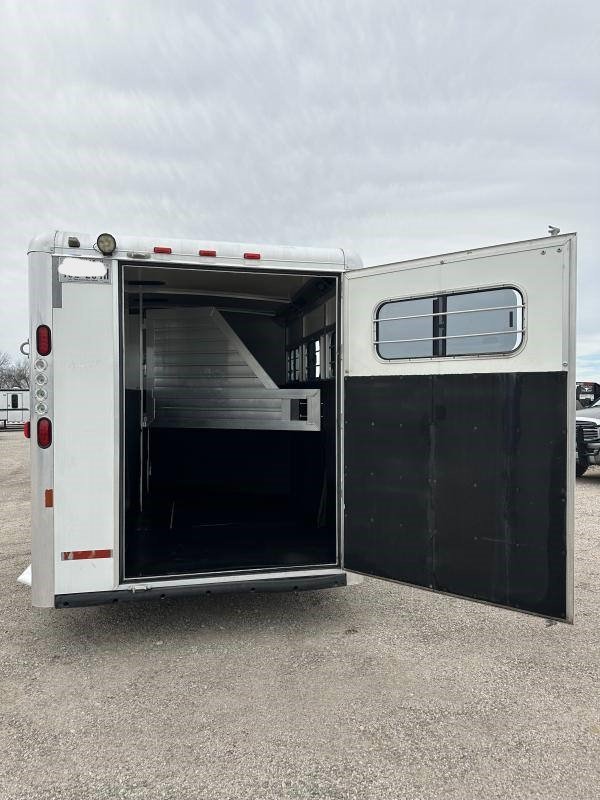 2004 Hart Trailers 3H GN Weekender Horse Trailer - Image 5