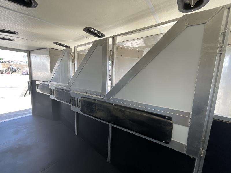 2005 Jamco 4 Horse Gooseneck Trailer - Image 10