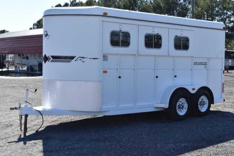 2002 Logan Coach 3HBP 3 Horse Trailer - Image 7