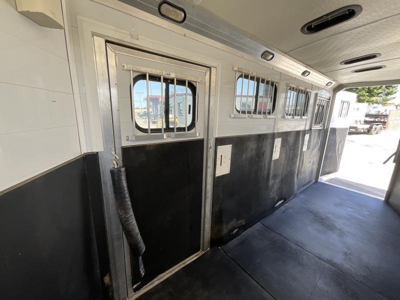 2005 Jamco 4 Horse Gooseneck Trailer - Image 9