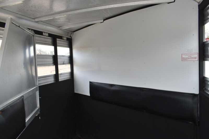 2005 Sundowner Sunlite 2 Horse Trailer - Image 12