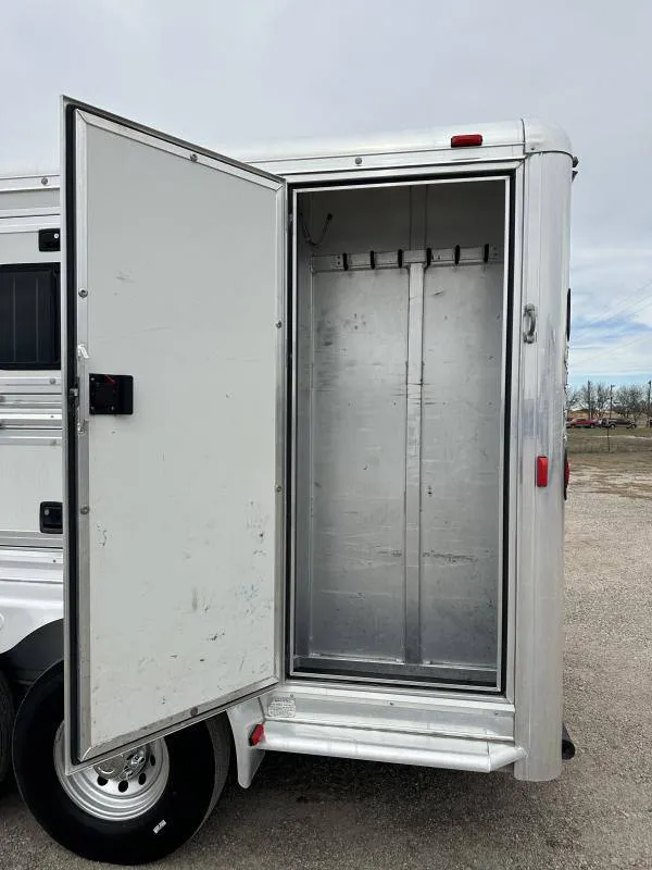 2004 Hart Trailers 3H GN Weekender Horse Trailer - Image 16