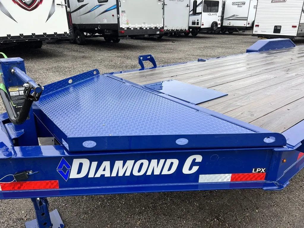 2022 Diamond C 7×24 20K Low Profile Equipment Trailer w/Max Ramps - Image 9