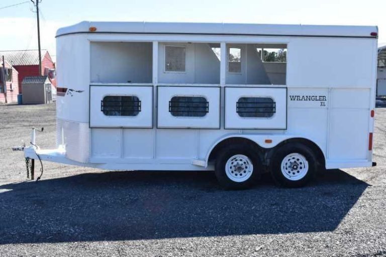 2002 Logan Coach 3HBP 3 Horse Trailer - Image 9