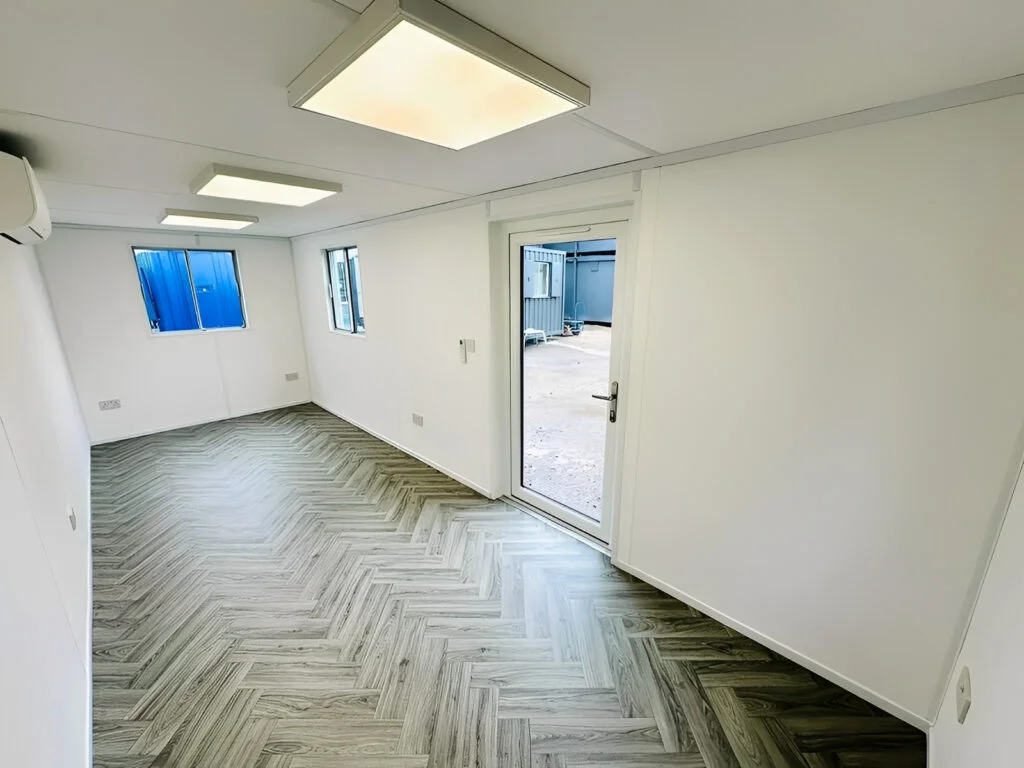 21ft x 8ft Custom Office Cabin – Refurbished Portable Building with A/C & Glazed Door - Image 2